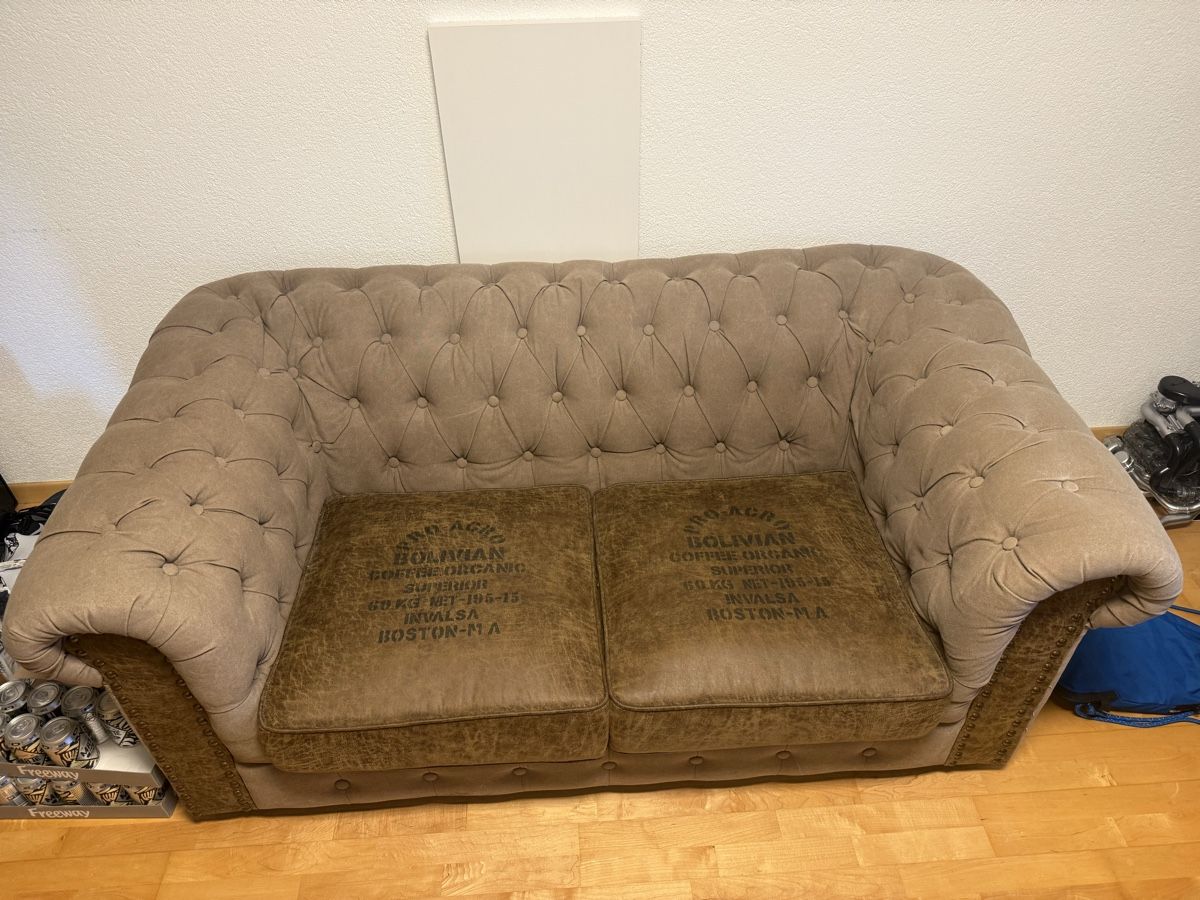 Chesterfield Sofas: 2 Sitzer Chesterfield Sofa – Neuf (Voir description) à Altstätten SG par jas_s9fk