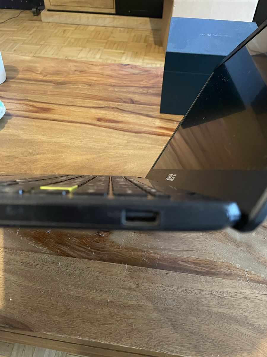 Asus Notebook: Asus E410M - Ordinateur portable 14" - État Impeccable! – Usato da Ecublens VD venduto da mar_qw6r 1