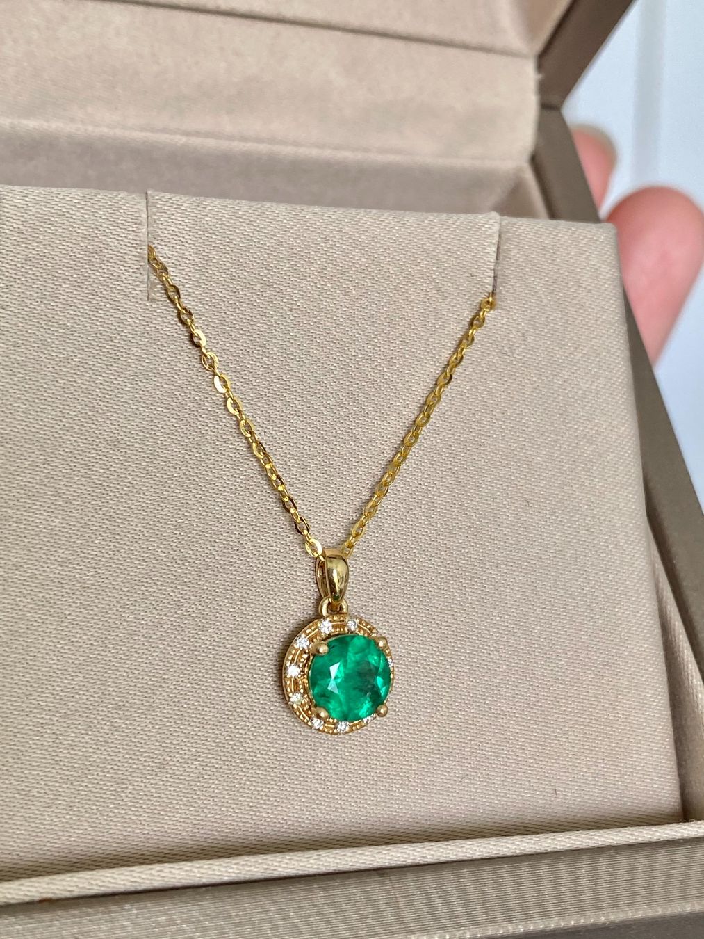 Anhänger: Emerald Smaragd  Anhänger 18k Diamanten – Neu und originalverpackt aus Sarnen von Yingsperlen1 2