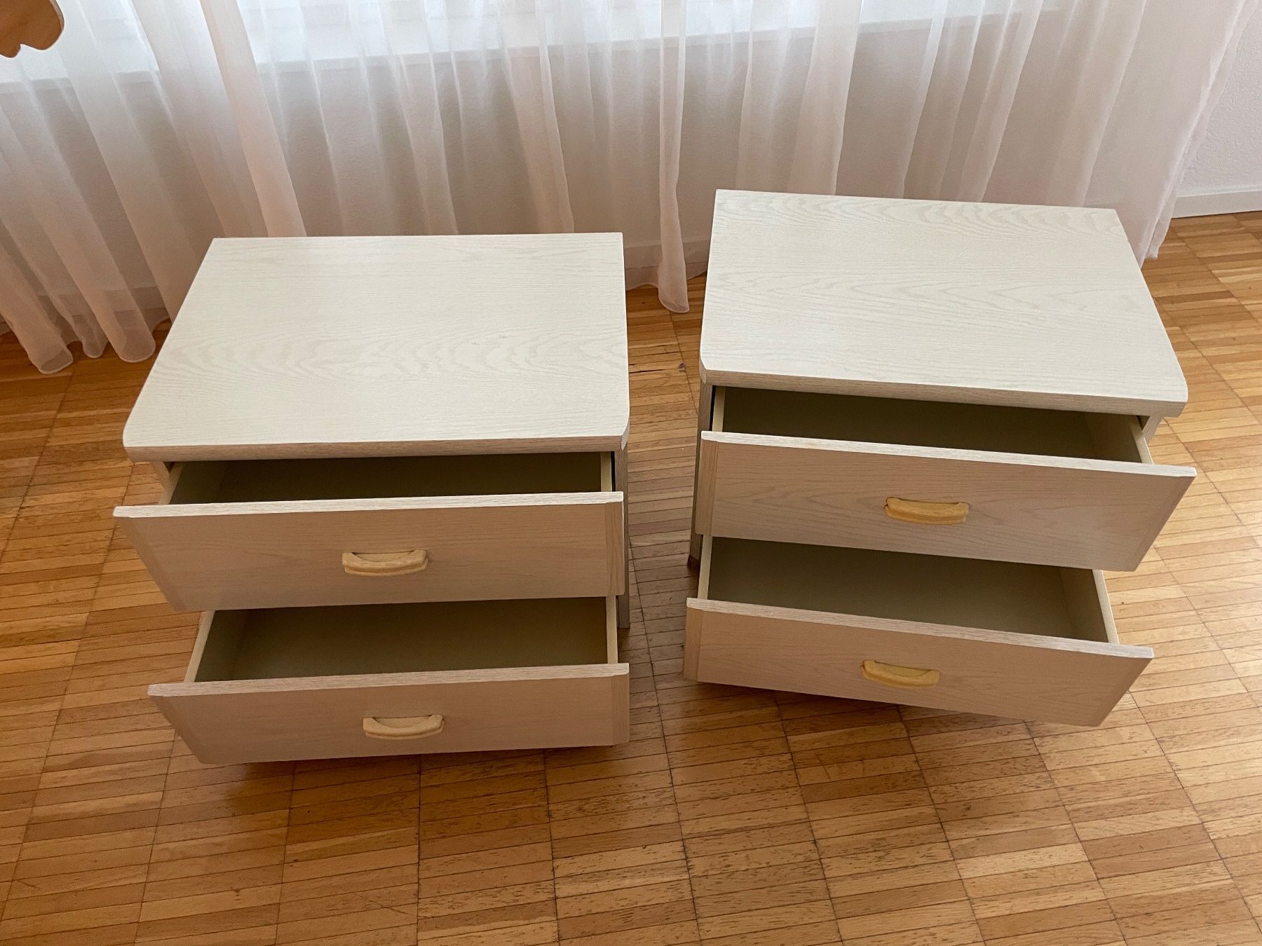 Comodini: 2 schöne Nachttische - creme weiss - Holz - robust – Usato da Neftenbach venduto da Justine76 1