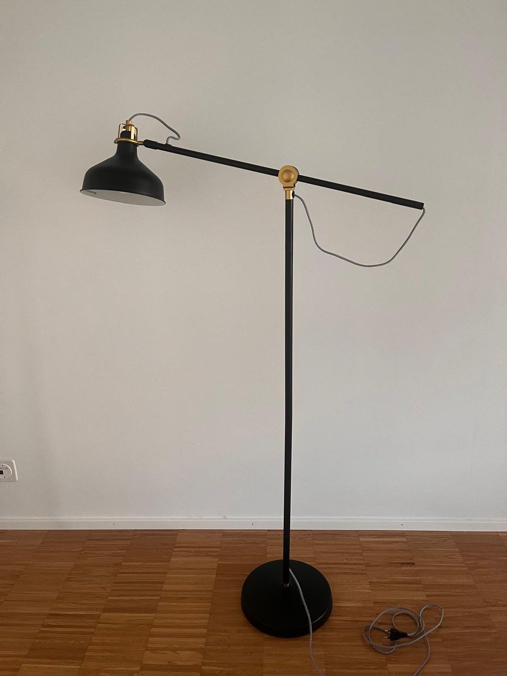 Lampade: IKEA RANARP Stehleuchte / Leselampe Schwarz – Usato da Horw venduto da S__K