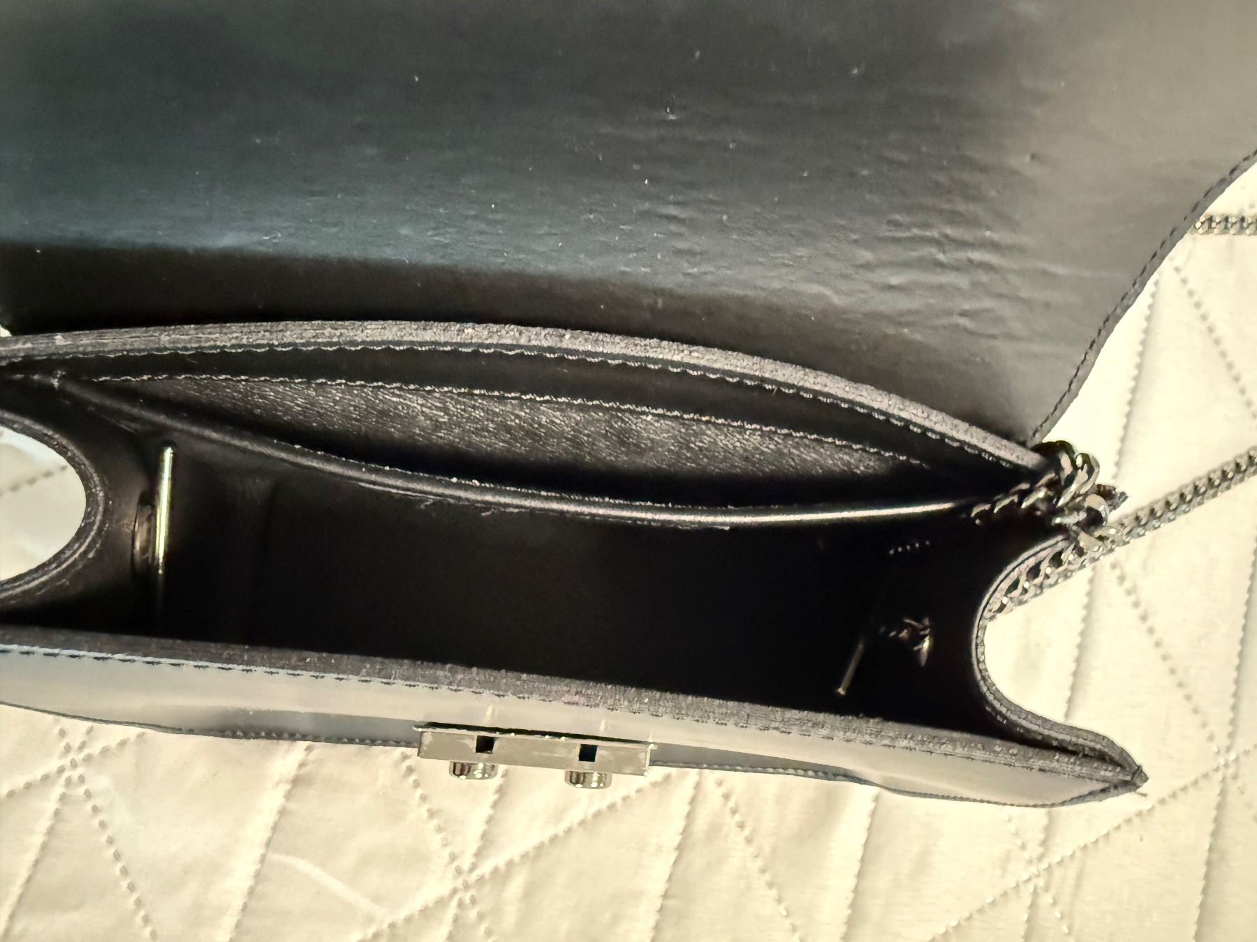 Borse da donna: Schwarze Tasche – Usato da Brüttisellen venduto da Bluepurple1 2