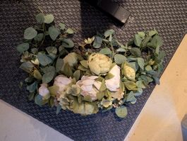 Kunstblumen für Hochzeitsbogen