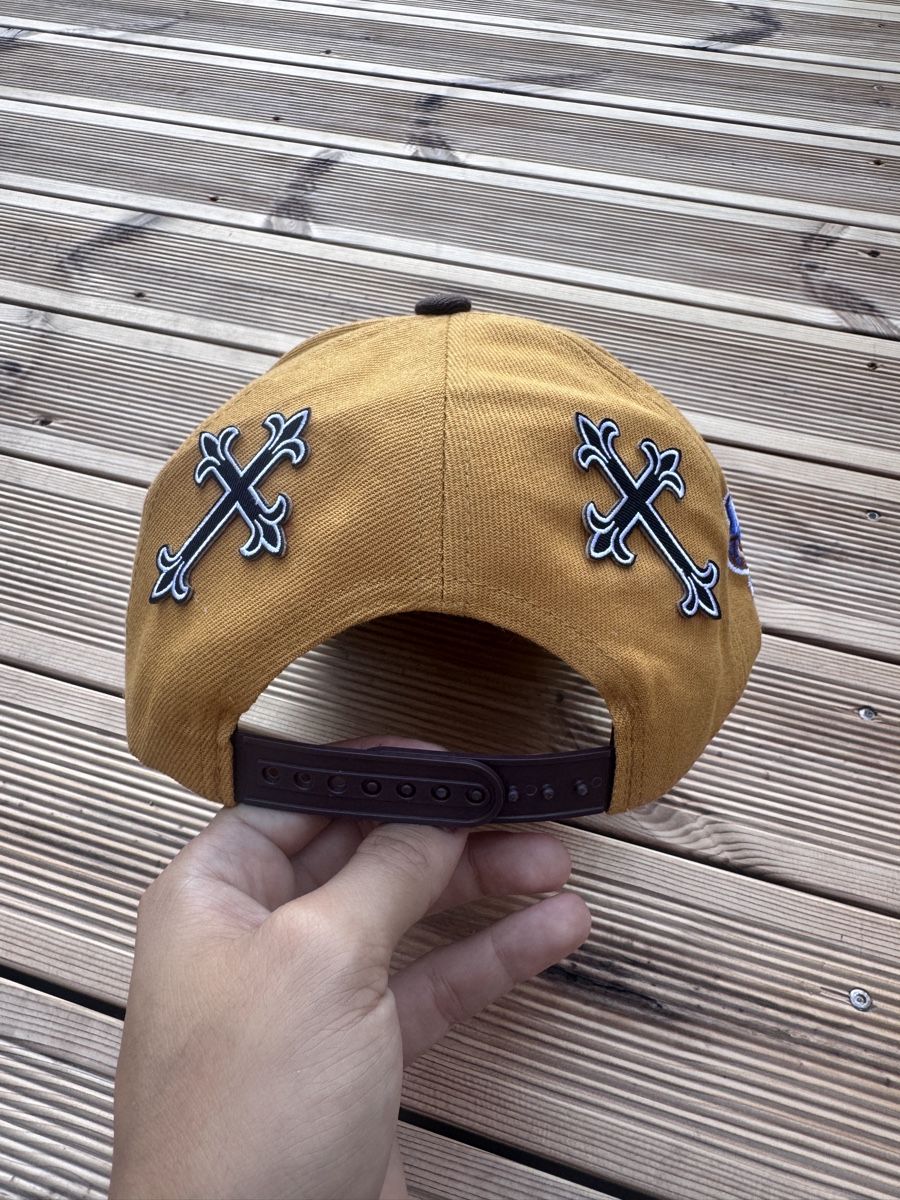 New Era Copricapi, berretti & cappellini: New Era Custom LA Gothic Cross Snapback Cap – Nuovo e nell'imballaggio originale da Caviano venduto da reselleo 7