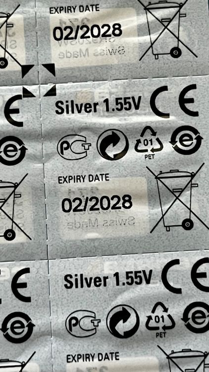 Caricatori & Batterie: Renata 371 Knopfzelle, neu, 1.55V, ideal für Uhren! – Nuovo (secondo la descrizione) da Grenchen venduto da chththl 1