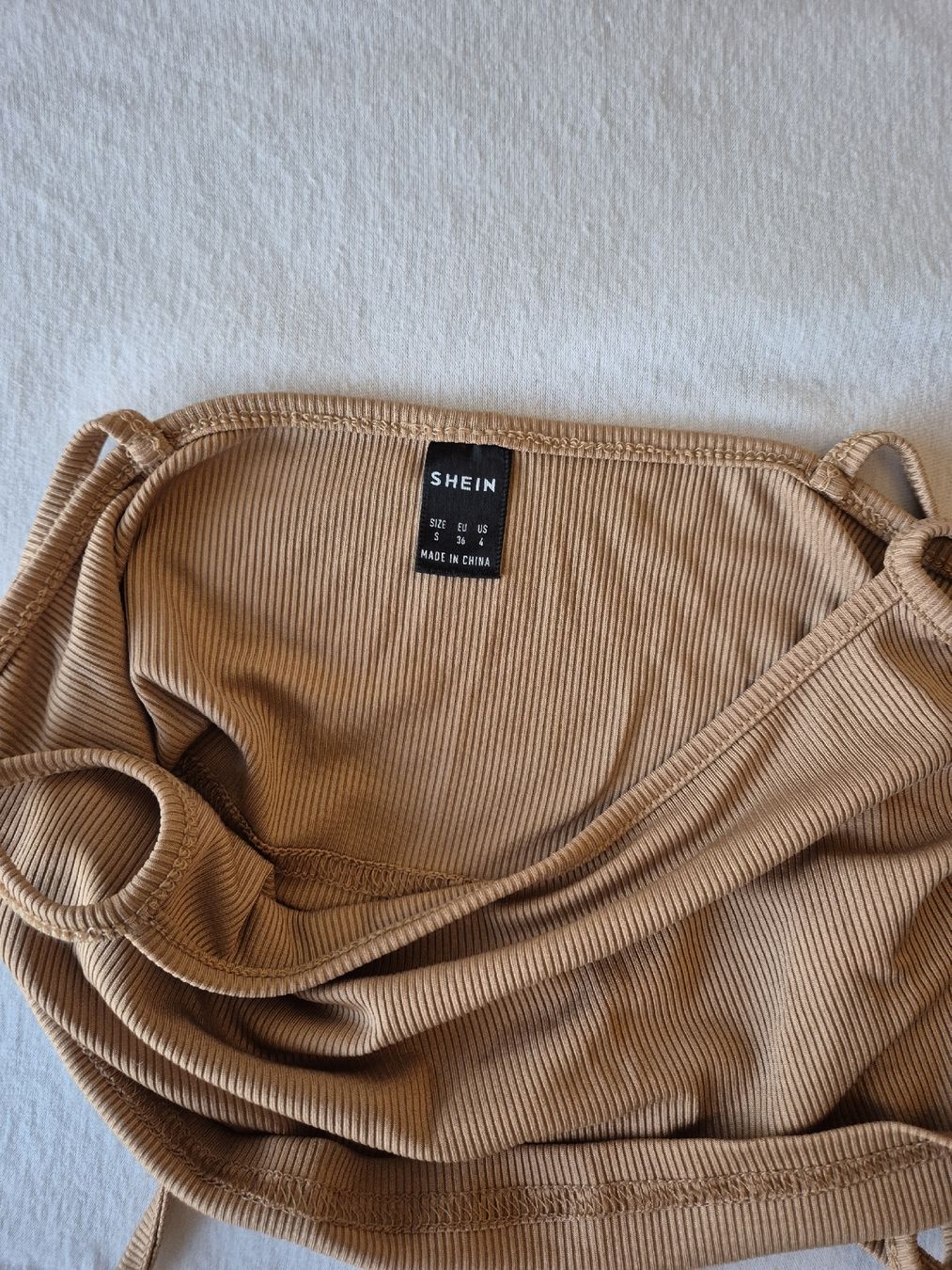 Top: Ockerfarbenes Croptop – Usato da Schlieren venduto da nat_76vd 2