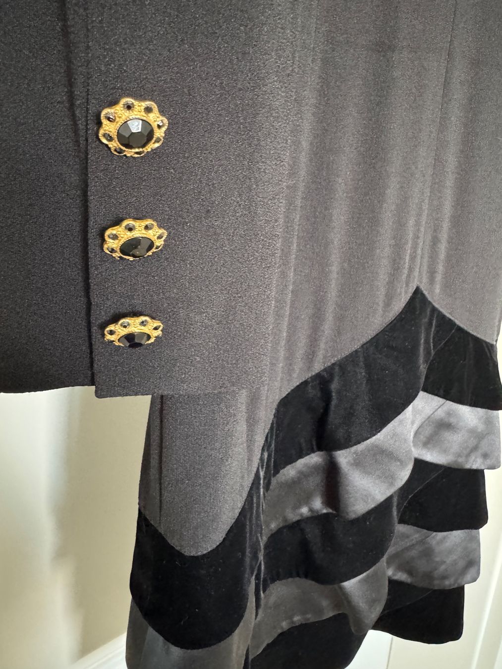 Vestiti: Sublime robe noire années 80 Louis Feraud – Usato da giffers venduto da sev_c9x9 1