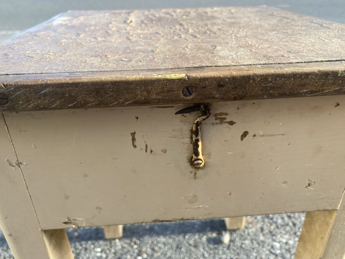 Sgabelli: Ancien tabouret avec petit coffre. – Usato da Concise venduto da collinet.1426 5