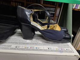 Damenschuh schwarz Blockabsatz Grösse unbekannt bzw 36!