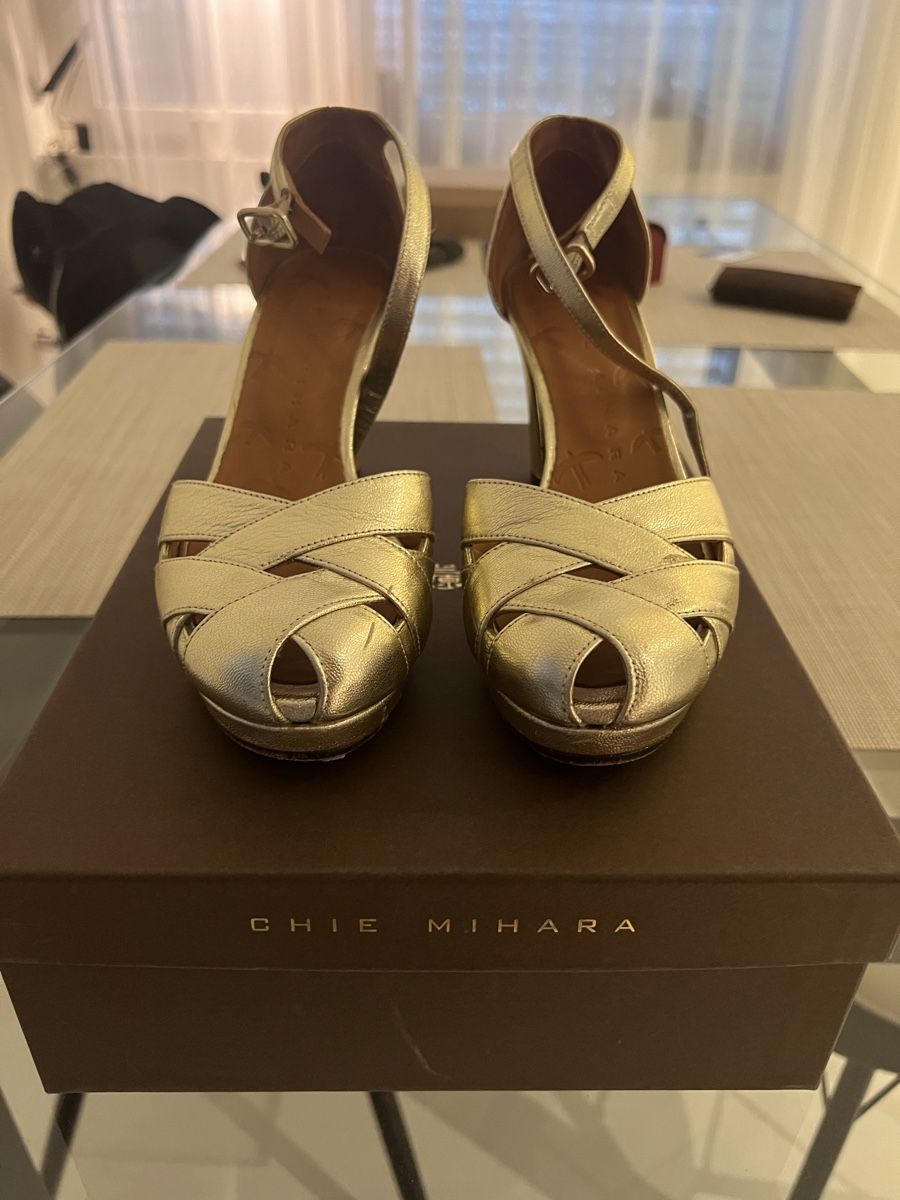 Chie Mihara Damenschuhe: Chie Mihara sandals size 37, gold leather – Gebraucht aus Oberägeri von anv_6z5c
