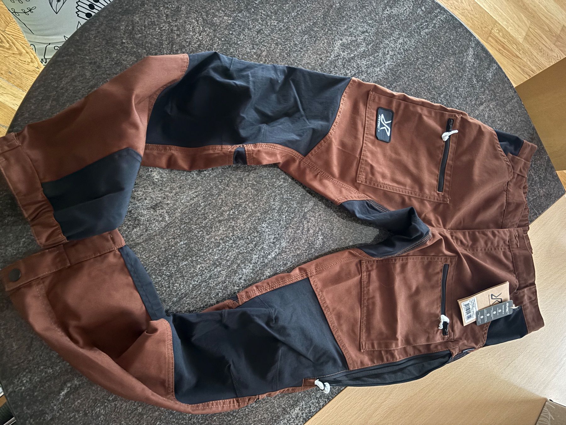 RevolutionRace Pantaloni: RevolutionRace Gr.L/40 – Nuovo (secondo la descrizione) da Hasliberg-Hohfluh venduto da hasliberg79