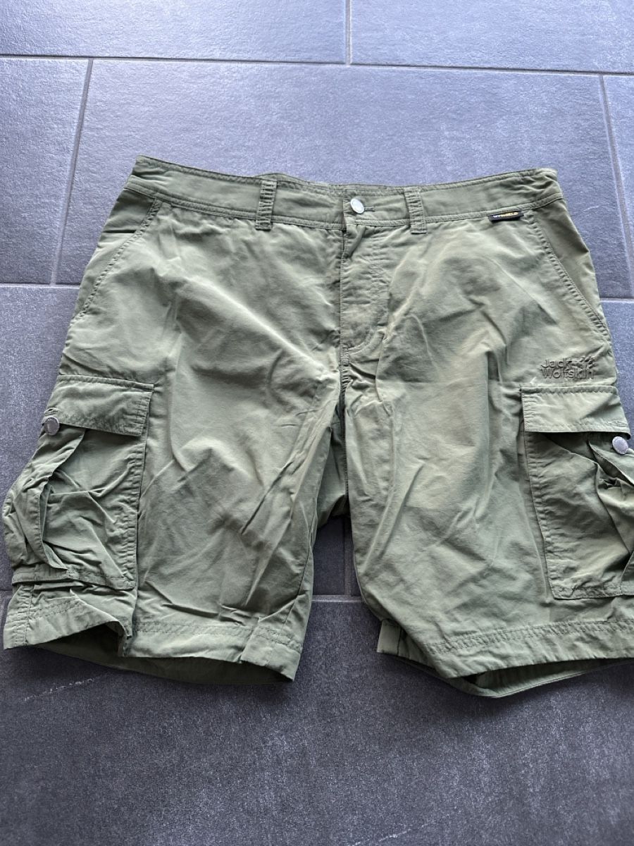 Jack Wolfskin Pantaloni: Jack Wolfskin Shorts olivegrün Gr. 52 – Usato da Wileroltigen venduto da torro11