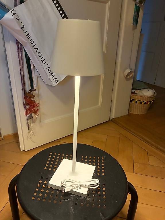Lampade: NEU: Akku Tischlampe, LED – Nuovo e nell'imballaggio originale da Zürich venduto da April4all