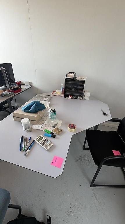 Scrivanie: Table de bureau – Usato da Payerne venduto da rau_s79d