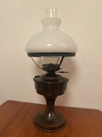 antike Petroleumlampe (oder Öllampe)