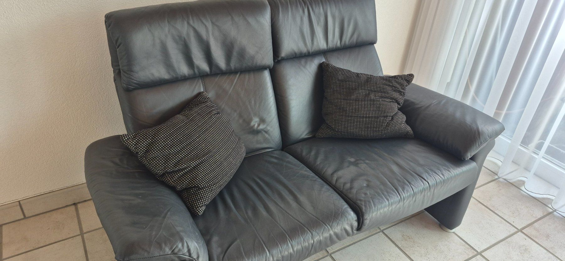 Divani: Ledersofa 2-plätzig mit Funktion – Usato da Eggersriet venduto da Fredb 2