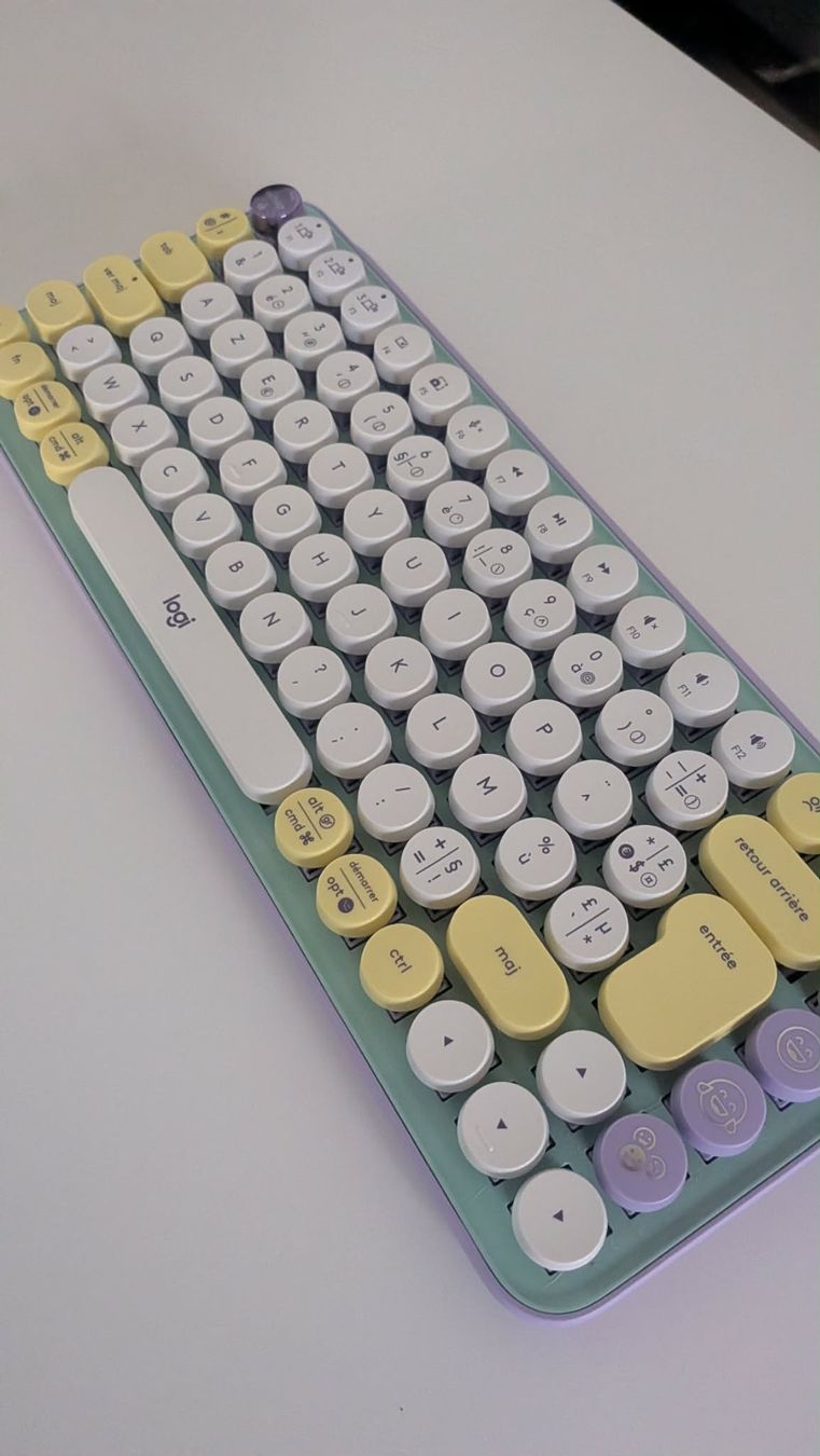 Logitech Tastaturen: azerty keyboard Logitech – Gebraucht aus Bonstetten von Johanne_Lamalle 1