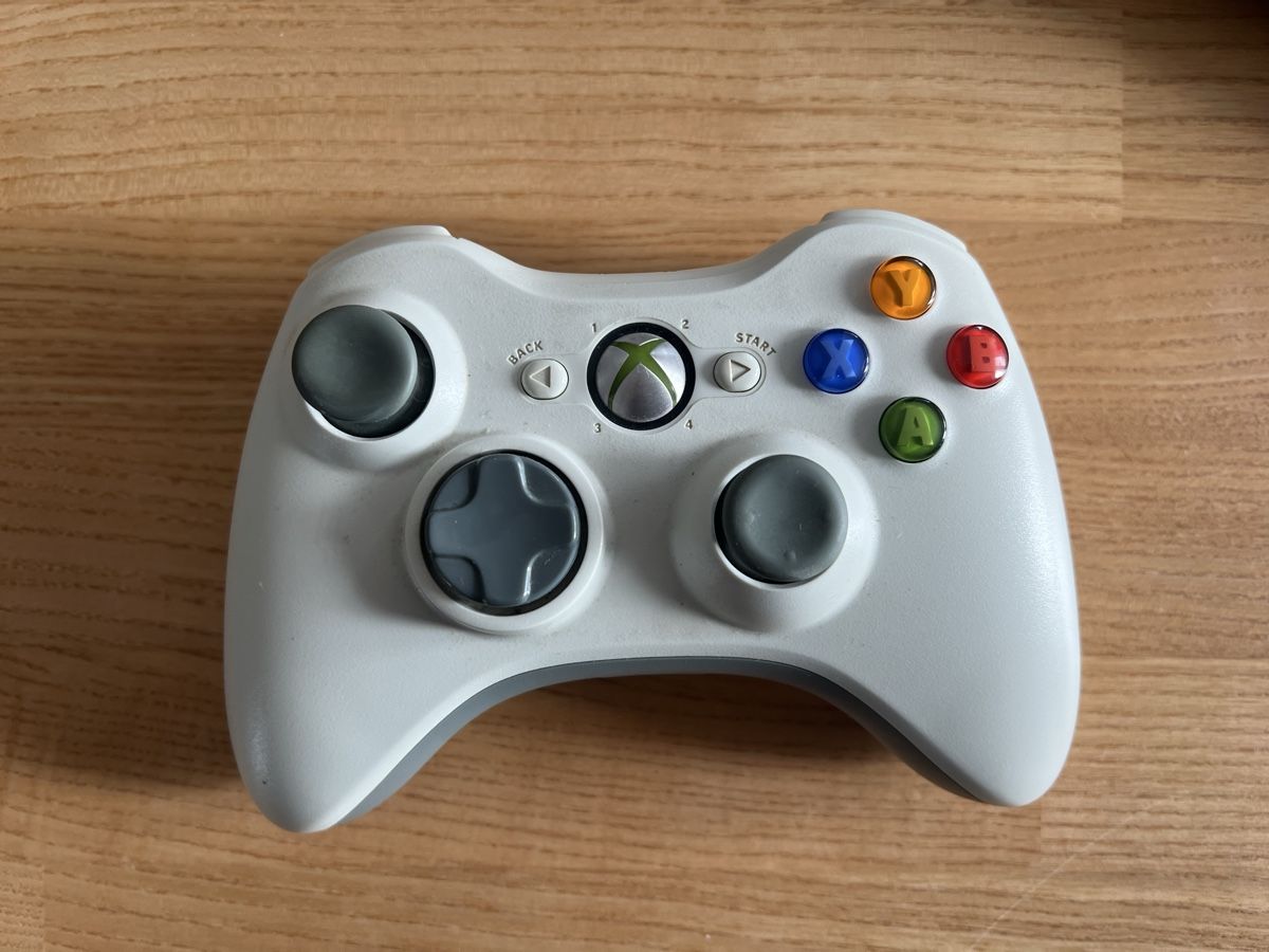 Microsoft Konsolen: Xbox 360 Set: Konsole + Controller + 2x Mikrofone + 13 Spiel – Gebraucht aus Thun von tim_kin187 2