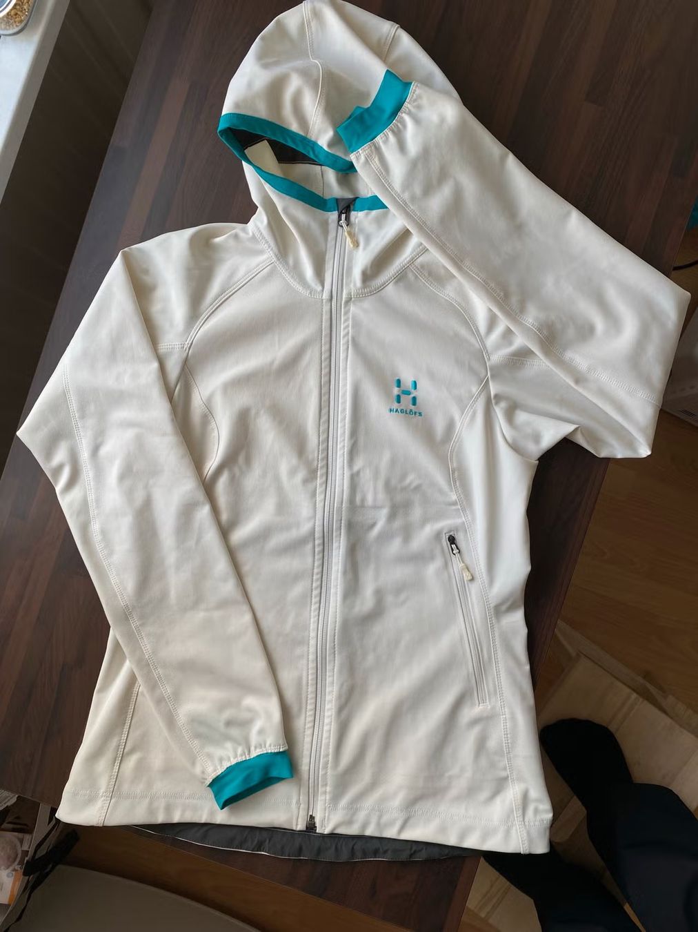 Haglöfs Giacche: Soft shell Haglöfs Gecko Light avec capuche - taille L – Nuovo (secondo la descrizione) da Ballaigues venduto da Akevit 1