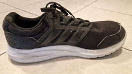 Lässige Adidas Sportschuhe in der Gr. 46 / Cloudfoam GÜNSTİG
