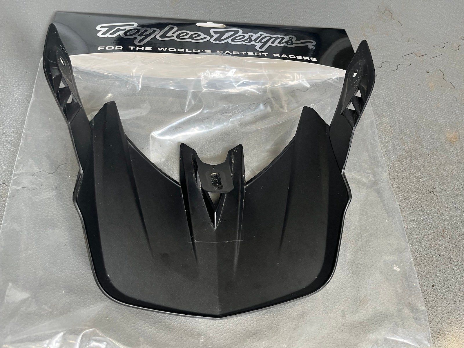 Caschi: Troy Lee Designs D4 visor Stealth black – Usato da Massongex venduto da thn311 4