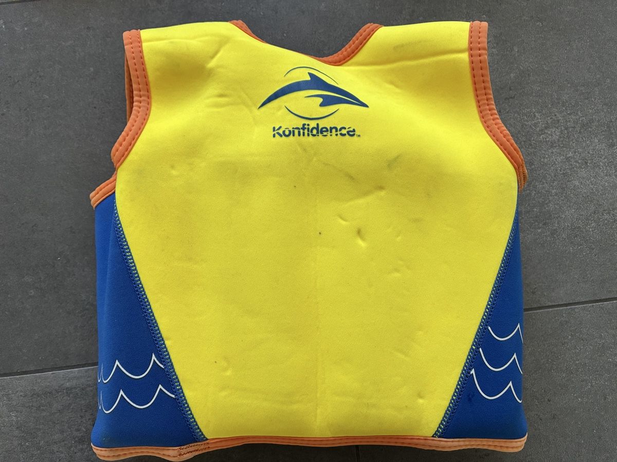 Schwimmwesten: Konfidence Schwimmweste – Gebraucht aus Magden von MissPerfect 1