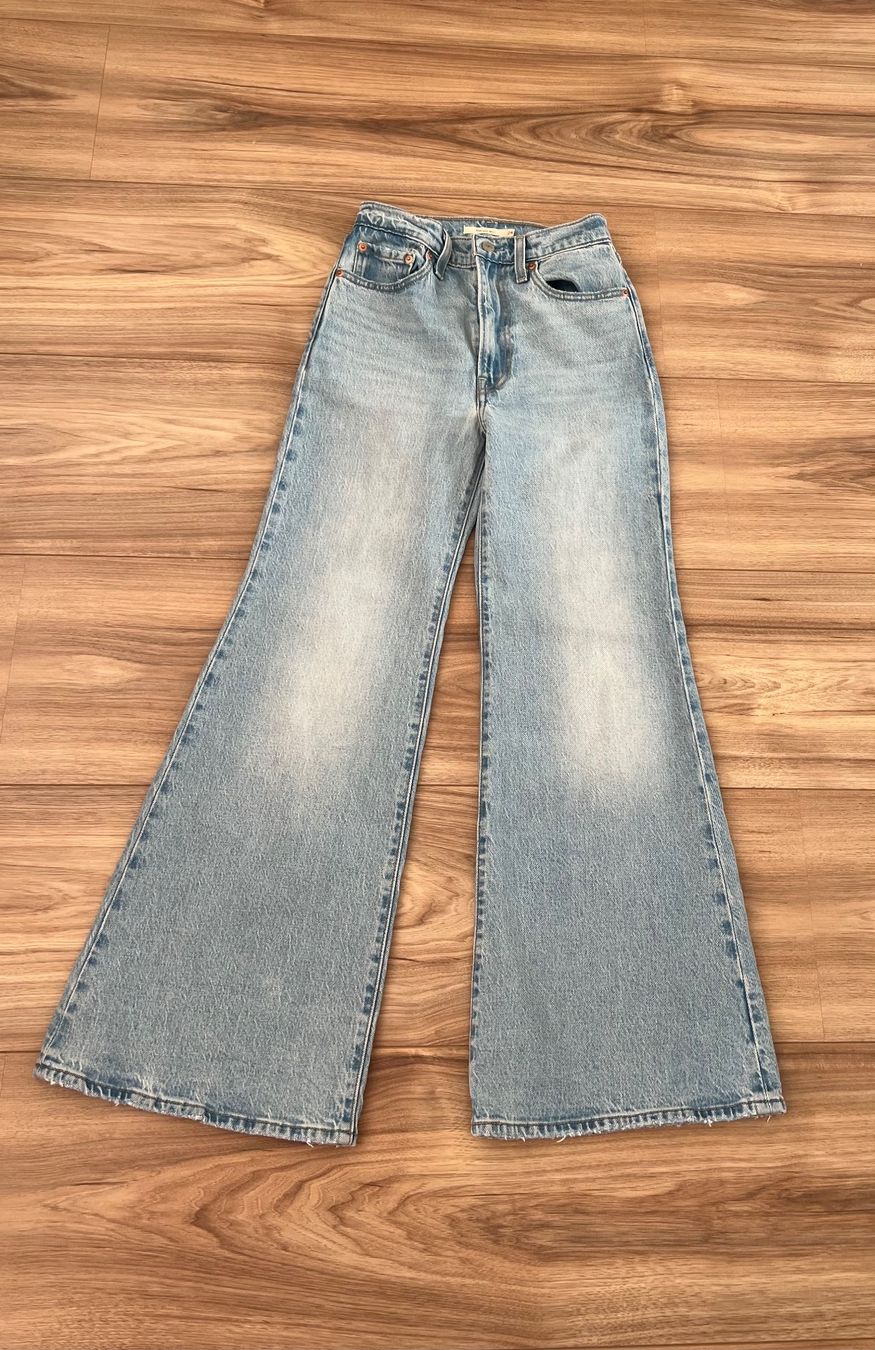 Levi's Jeans: Levis Ribcage Bell jeans 24/30 – Usato da Arzier Le Muids venduto da oma_w5bq 1