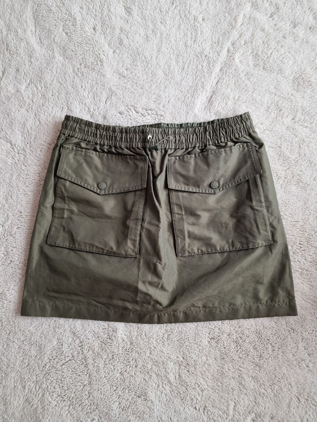 Moncler Gonne: Jupe Moncler neuve 44IT (40) – Nuovo (secondo la descrizione) da Yverdon-les-Bains venduto da Ed9lude