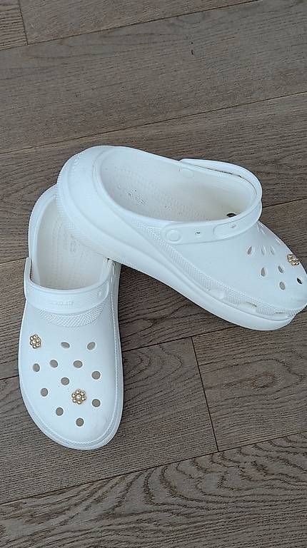 Scarpe da uomo: CROCS Weiss Gr. M9/W11 – Usato da Seuzach venduto da louisa.