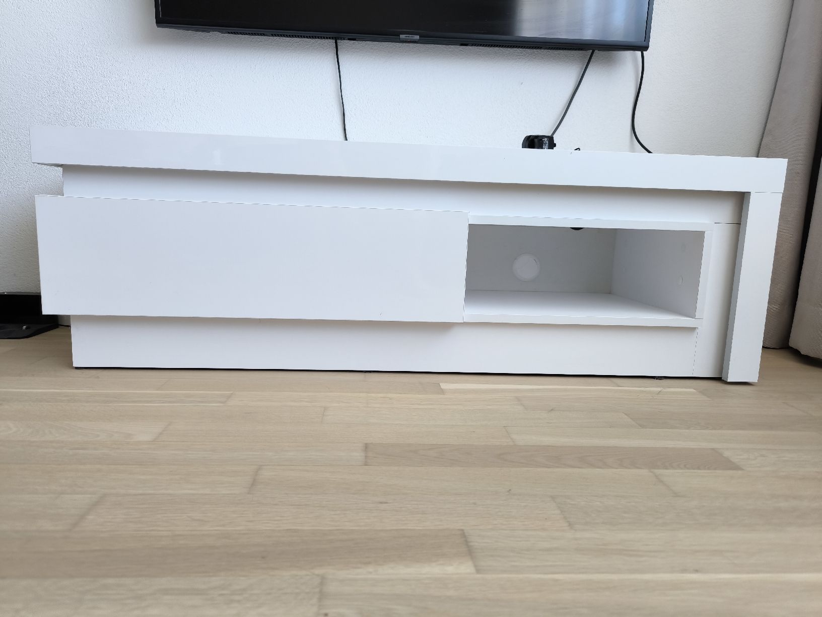Mobili TV: Lowboard und Komode LYON weiß – Usato da Lichtensteig venduto da Anton78