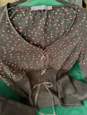 Pullover🌹Sehr feminin❤️mit Deko- Schnur. Gr. M