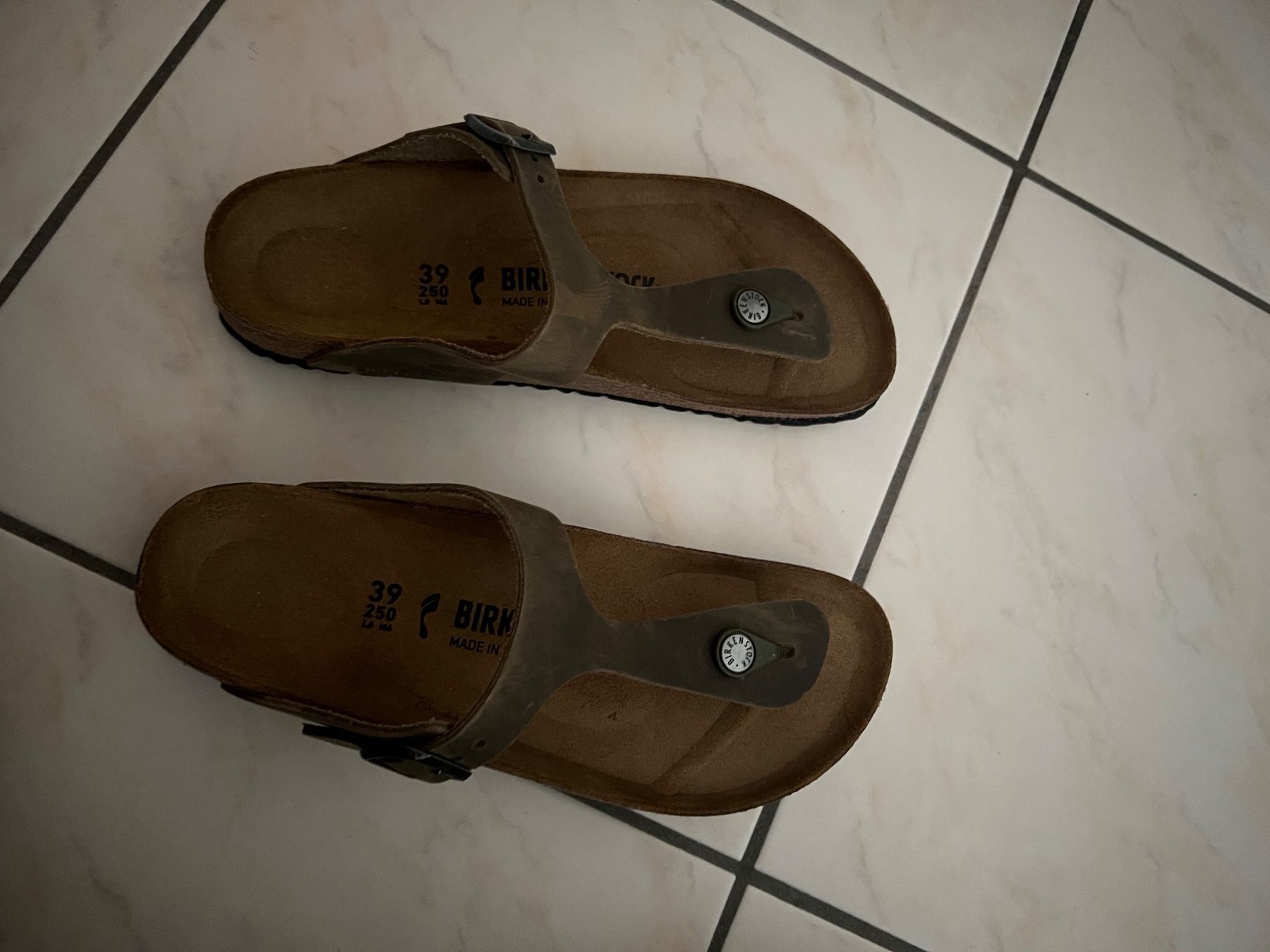 Birkenstock Scarpe da donna: Birkenstock vert kaki taille 39 neuf – Nuovo (secondo la descrizione) da Martigny venduto da mim_lk7x