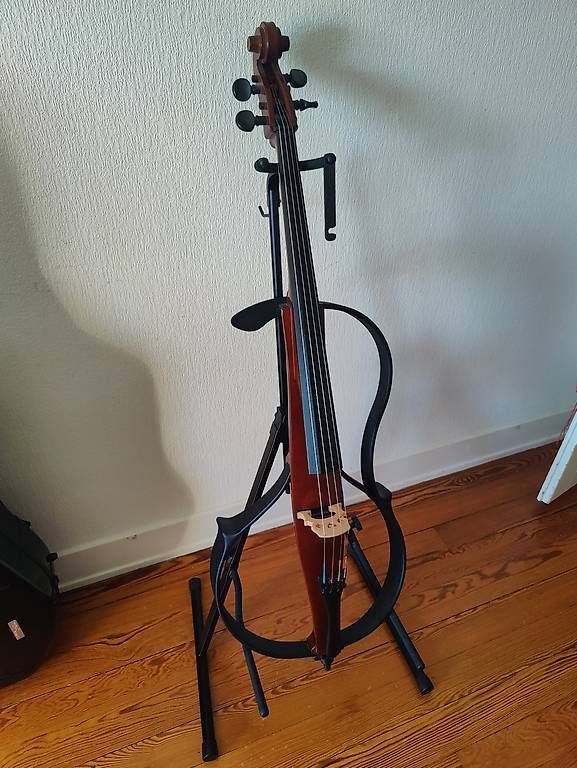 Yamaha Instruments de musique: Yamaha SVC-100 silent cello – D'occasion à Lausanne par rokobasilisk