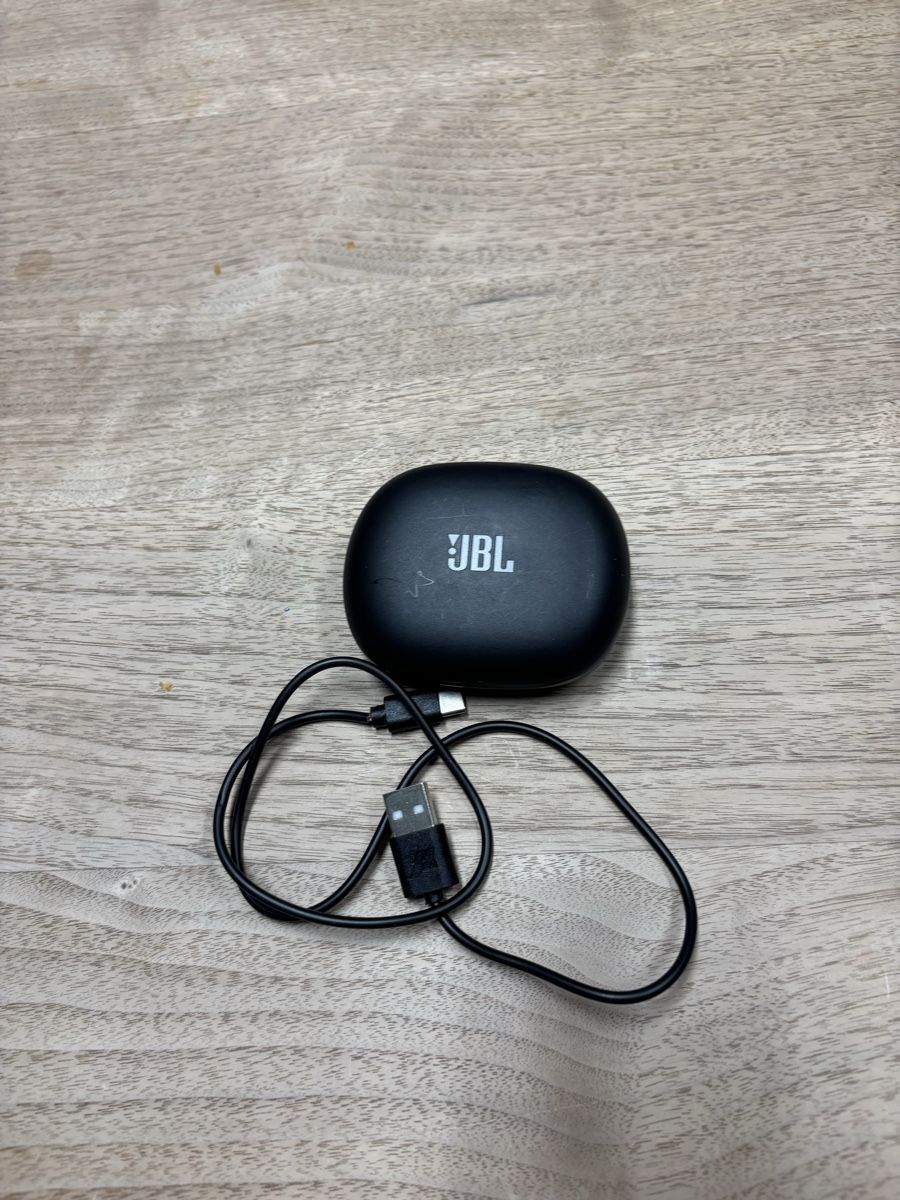 Kopfhörer: JBL Bluetooth Sport-Ohrhörer + Ladecase – Neu (gemäss Beschreibung) aus Chur von PrimeSwissSecondhand