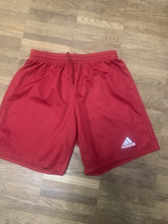Adidas kurze Hose rot Grösse 152