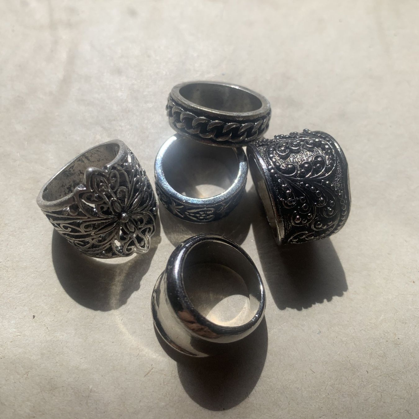 Anelli: 5er-Set Vintage-Statement-Ringe – Usato da Chalais venduto da Decoarts.art 2