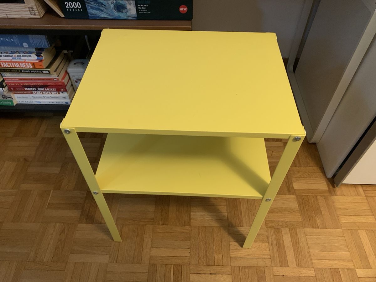 Comodini: Yellow Side Table Two Tier Good Condition – Nuovo (secondo la descrizione) da Zürich venduto da mag_r62k 2