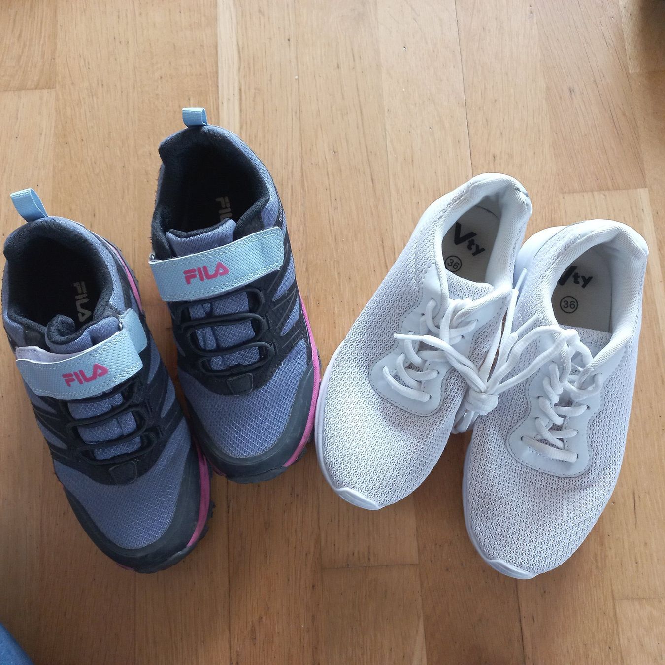 Scarpe per ragazze: Wanderschuh und Turnschuh Grösse 36 – Usato da Dietwil venduto da BaluD7