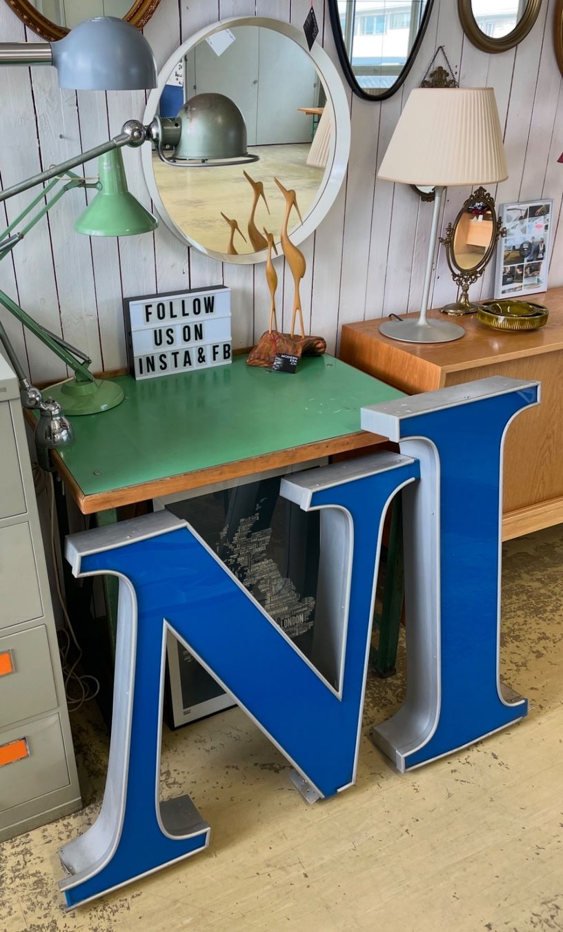 Tutte le decorazioni: Grosse Leuchtreklame Buchstaben "I" & "N" – Usato da Bern venduto da Modern-Era 5