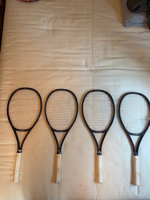 Schläger: 4 x Yonex VCORE Pro 97 310 g, L2  einzeln oder als Set – Gebraucht aus Thalwil von mat_wx26 1