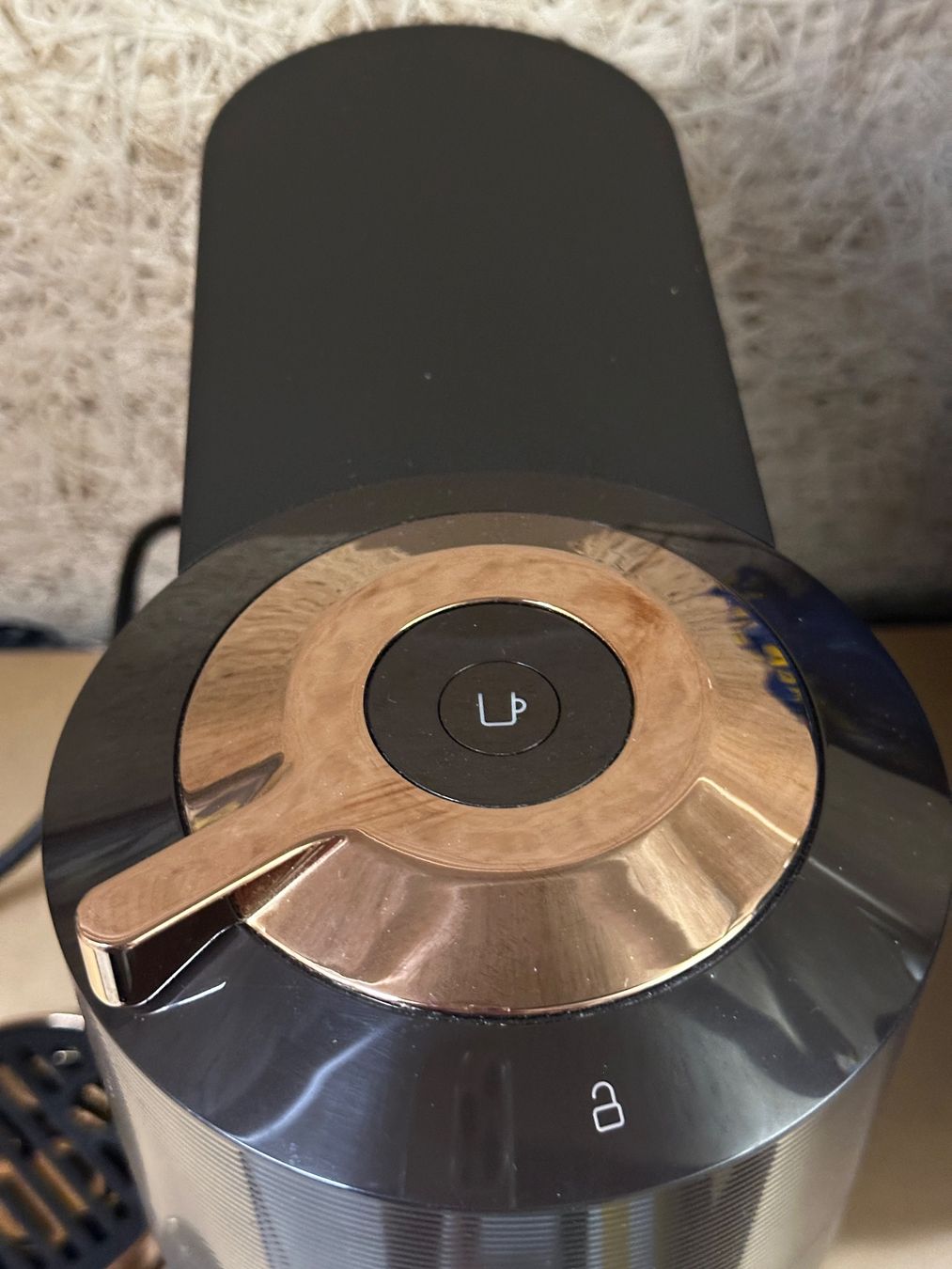 Nespresso Macchine per caffè & Macchine per espresso: Nespresso Vertuo schwarz/rosé mit Accessoires – Usato da Fahrweid venduto da sacha.c 2