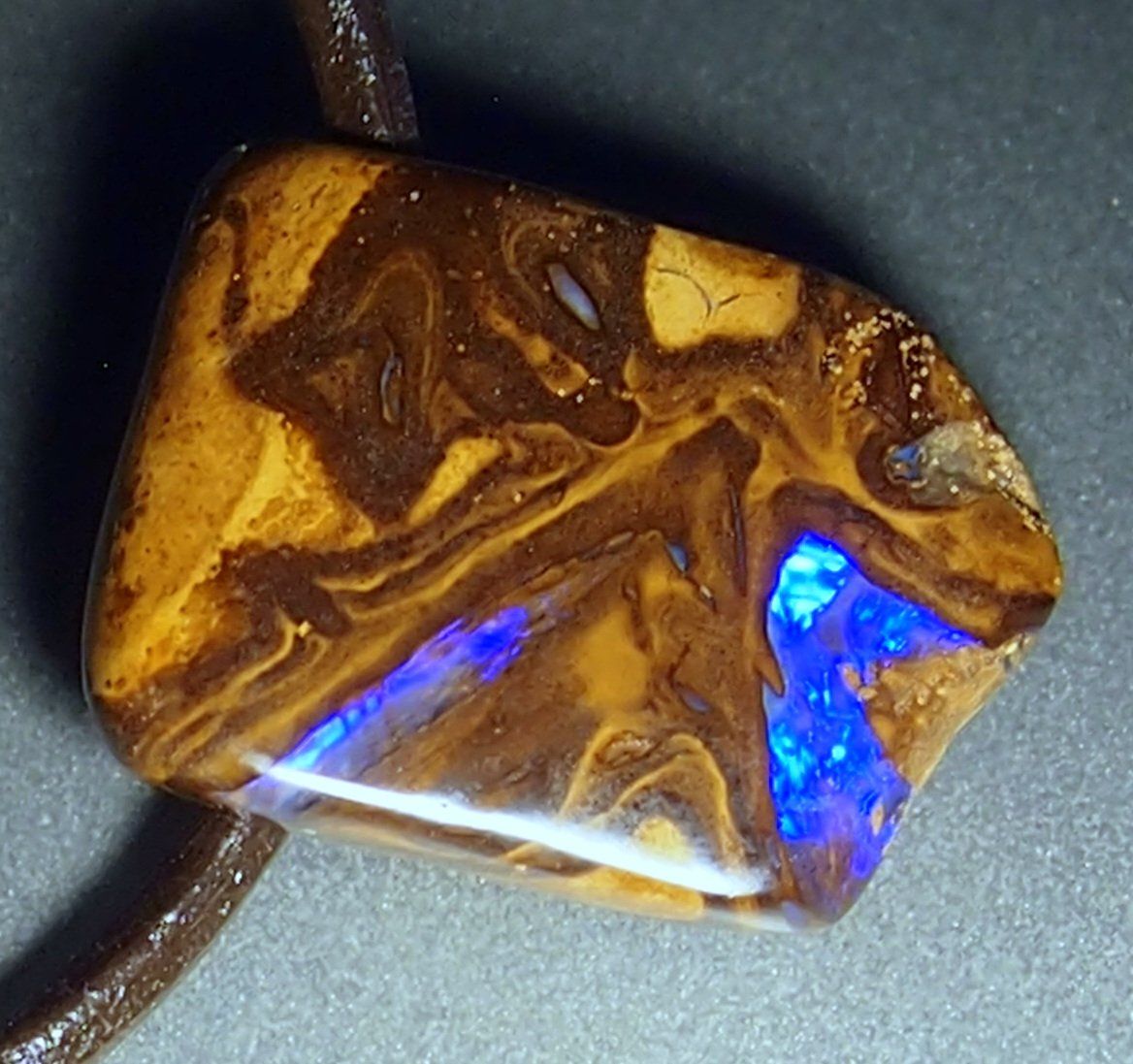 Edelsteine: Australian Koroit Opal, blauen Farbenfunken – Neu (gemäss Beschreibung) aus Reinach BL von Hesekiel39