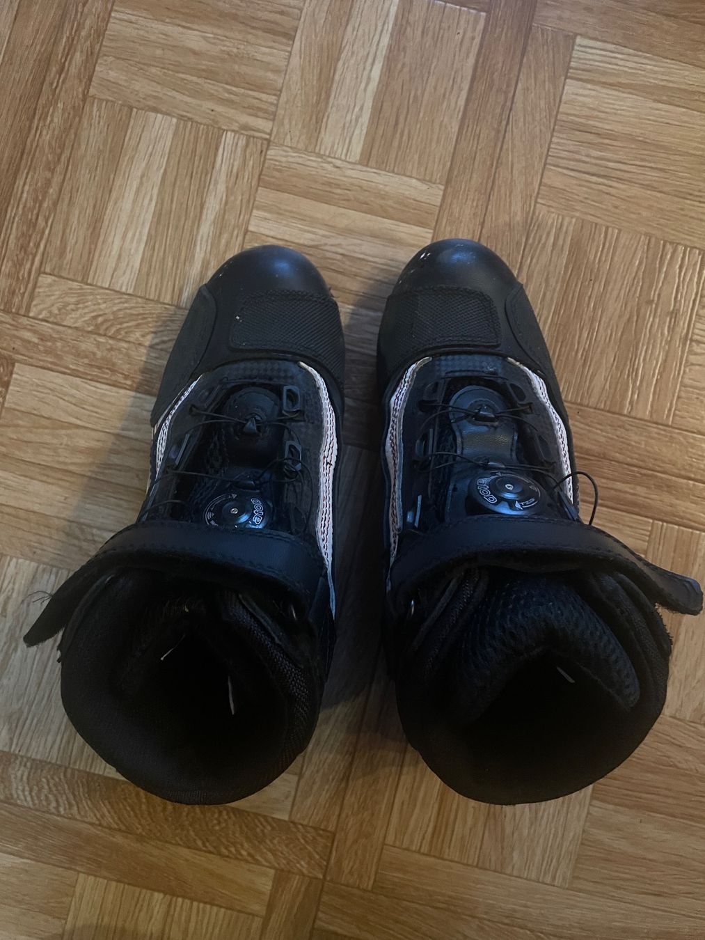 Herrenschuhe: Schwarze Motorradschuhe Grösse 38 – Gebraucht aus Grossdietwil von celineeeee