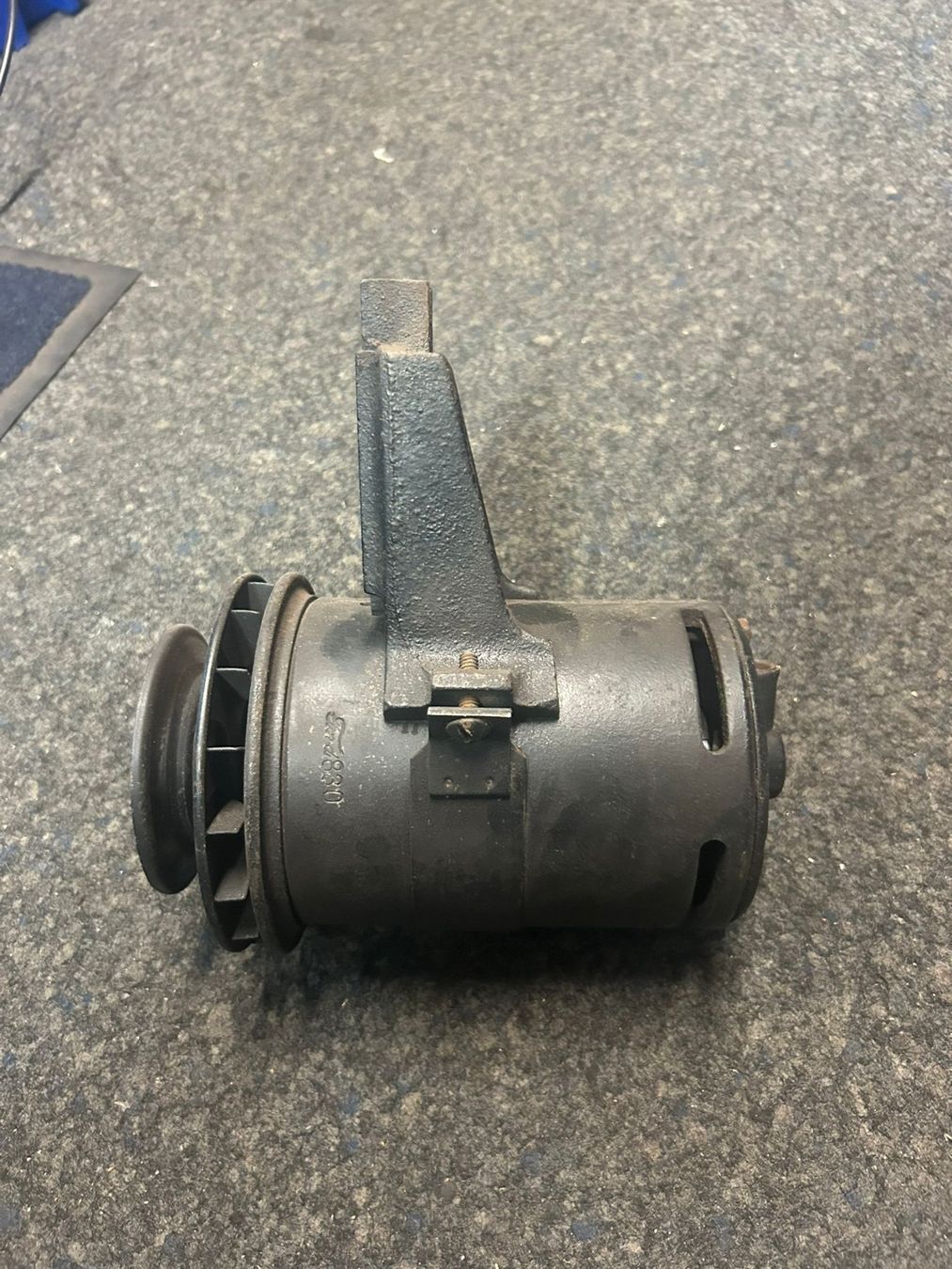Alle Autoersatzteile: Lichtmaschine 6V Ford Flathead V8 mit Halter – Gebraucht aus Niederdorf von St170 7