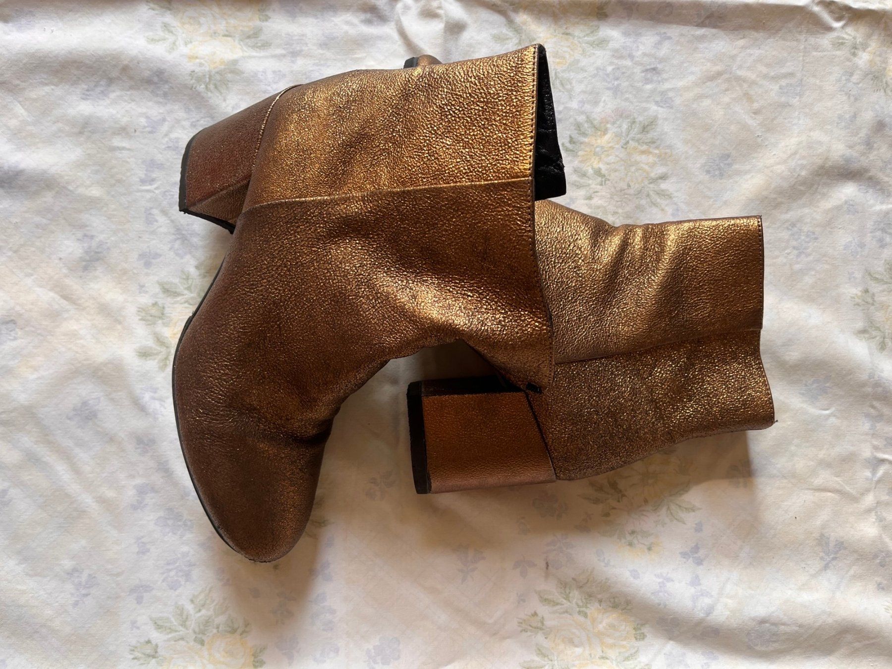 Chaussures femmes: Goldene Stiefeletten – D'occasion à Bern par all_6bff 2