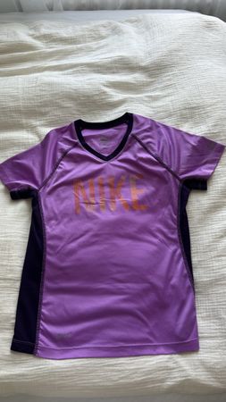 Nike T-Shirt kurzarm lila Grösse S guter Zustand