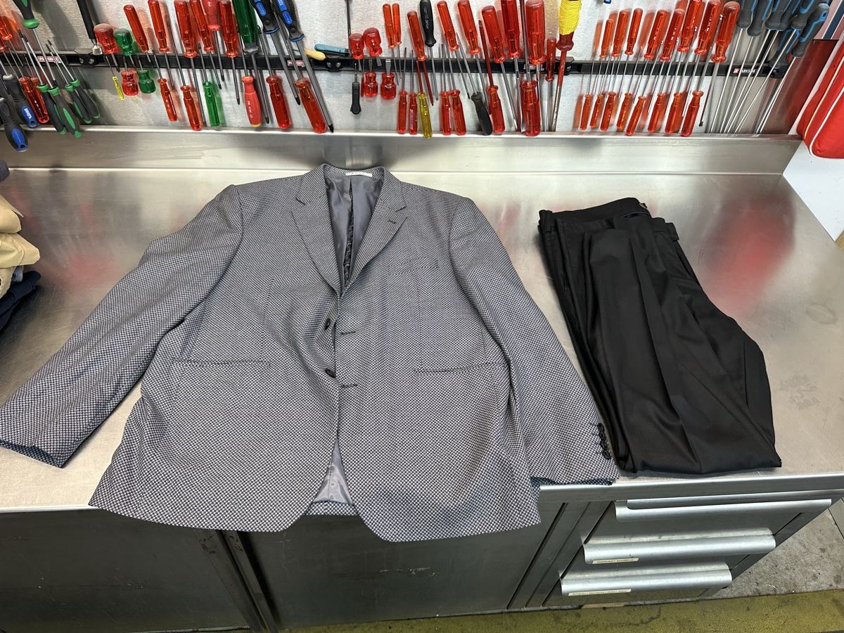 Anzüge, Sport- & Funktionsanzüge: Anzug Baess grau schwarz gemustert – Gebraucht aus Schwende von weesli