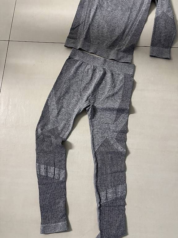 Lotti & Set di vestiti: Vestiti termici 122-128 – Usato da Cresciano venduto da Koyol 2