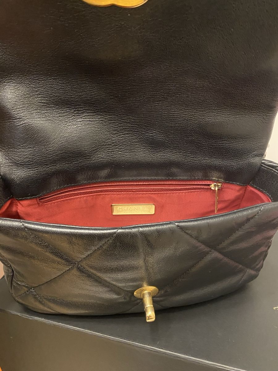 Chanel Borse da donna: Sac Chanel 19 small 2020 – Nuovo (secondo la descrizione) da Bussigny venduto da tmu_8p2m 1