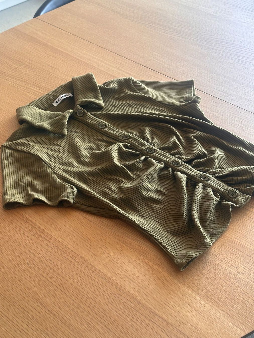 Reformation Top: Reformation Top olivgrün Grösse S – Usato da Zürich venduto da ...._---_.. 1